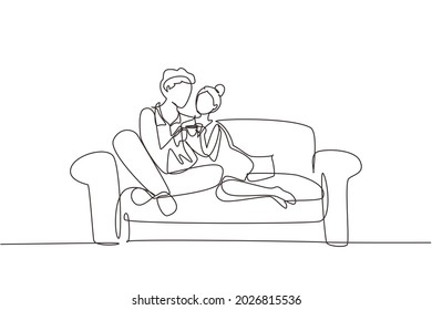Single one line drawing happy couple sitting the sofa  talking   drinking coffee  Man   woman have relaxing day off at living room  Romance   love concept  Continuous line draw design vector