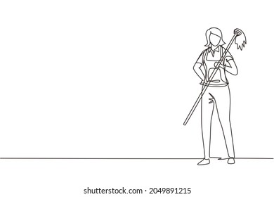 Dibujo de una sola línea feliz mujer miembro del personal de limpieza sujetando una mopa en guantes sobre fondo blanco. Concepto de personas diferentes como trabajar en el servicio de limpieza. Vector de diseño de traza de línea continua