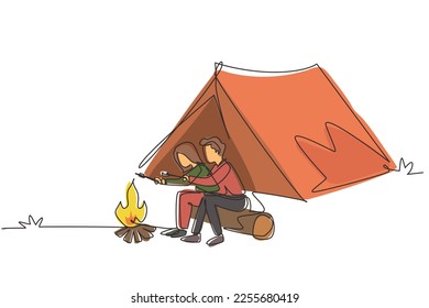 Einzelne Linie ziehen glückliche romantische Paar Sommerlager. Eine Frau, die mit Kamin im Logbuch sitzt. Bonfire mit Marshmallow. Freizeit im Wald. Design der kontinuierlichen Linien, Vektorgrafik
