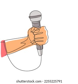Single one line drawing karaoke man sings song to microphone. Singer holding a microphone in his hand at karaoke singer sings the song. Modern continuous line draw design graphic vector illustration