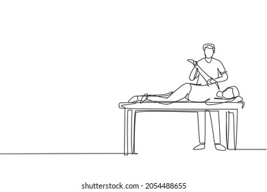 Single one line drawing man patient lying on massage table therapist doing healing treatment massaging injured hand manual physical therapy rehabilitation concept. Continuous line draw design vector