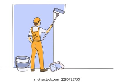 Dibujo de una sola línea de un hombre pintando la pared con un rodillo. Ilustración de concepto de vectores sobre reparación de viviendas, renovación, actualización. Un pintor profesional en el trabajo. Diseño gráfico de dibujo de línea continua moderno