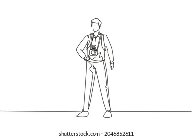 Single one line drawing photographer standing with camera digital photo. Pictures made by employees, photographs by cameraman. Man experts job. Continuous line draw design graphic vector illustration