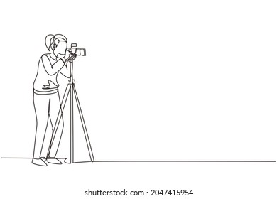 Single one line drawing professional girl photographer with camera pose, female take photo shots, paparazzi, journalist occupation, digital photography. Continuous line draw design vector illustration