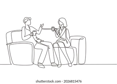 Single one line drawing romantic couple sitting at sofa, talking and drinking coffee. Man and woman living together in apartment Romance and love concept. Continuous line draw design graphic vector