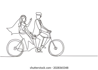 Single one line drawing romantic married couple. Cute couple is riding tandem bicycle together. Happy sweet family. Intimacy celebrates wedding celebration. Continuous line draw design graphic vector