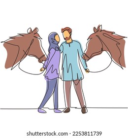 Una sola línea dibujando pareja árabe romántica con caballos. Hombre y mujer se reúnen para salir con caballo. Compromiso y relación de amor. Ilustración de líneas continuas moderna de diseño gráfico vectorial