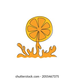 Single one line drawing of sliced healthy organic orange for orchard logo identity. Fresh splashed summer fruitage concept for fruit drink icon. Modern continuous line draw design vector illustration