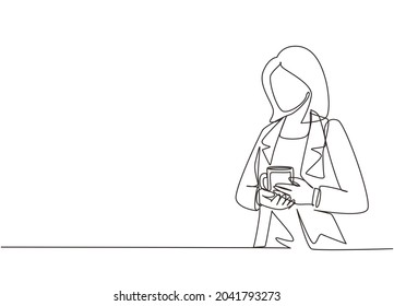 Single one line drawing smiling attractive business woman in her office holding mug of coffee. Female holding coffee mug enjoying work from home office. Continuous line draw design vector illustration