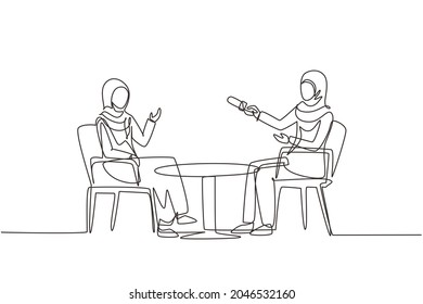Single one line drawing talk show studio with interviewing, discussing hosts. People recording tv program, Arab woman journalist questioning guest star. Continuous line draw design vector illustration