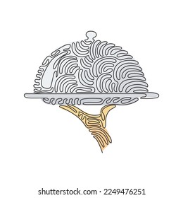 Bandeja de dibujo de una sola línea en la mano. Mano de camarero sosteniendo bandeja de plata con tapa. Ilustración sobre la restauración. Estilo de rizo giratorio. Ilustración de líneas continuas moderna de diseño gráfico vectorial