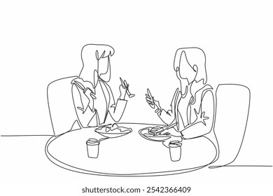 Uma única linha desenhando duas empresárias estão fazendo uma refeição juntas. Relaxando para uma refeição. Uma xícara de café delicioso. Dia Nacional do Almoço. Ilustração gráfica de design de linha contínua