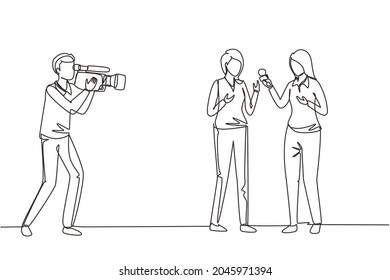 Single one line drawing woman journalist with microphone, interview man in front of camera at tv studio. Reporter, cameraman broadcast breaking news at live stream. Continuous line draw design vector