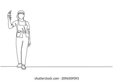 Single one line drawing woman worker holding electric drill tool for repair. Builder in uniform. Handywoman in overalls. Repairwoman with instrument. Modern continuous line draw design graphic vector