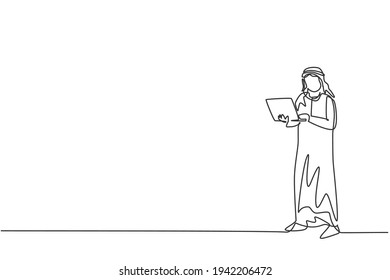 Una sola línea dibujando a un joven empresario árabe hablando frente a un inversor para entregar un plan de negocios mientras sostiene una laptop. Concepto mínimo. Ilustración gráfica de diseño de trazos de línea continua