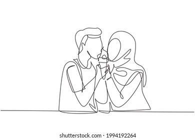 Single one line drawing young Arabian couple sharing ice cream cone. Celebrate anniversaries and enjoy romantic lunch at restaurant. Modern continuous line draw design graphic vector illustration