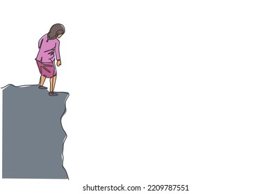 Dibujo de una sola línea de una joven empresaria inteligente mirando hacia abajo desde lo alto de la colina. El concepto mínimo de gestión del riesgo de las finanzas comerciales. Ilustración de líneas continuas moderna de diseño gráfico vectorial