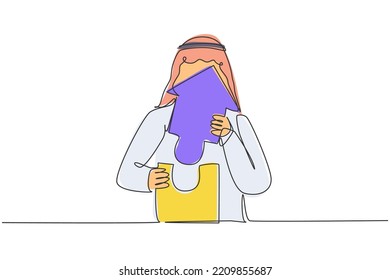 Eine einzige Linie Zeichnung von jungen attraktiven arabischen männlichen Unternehmern baut Puzzleteile in Gebäude. Minimales Unternehmenswachstum Modern-Stetig-Liniendesign, Vektorgrafik
