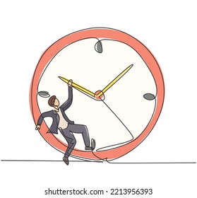 Dibujo de una sola línea de un joven empresario colgado en el sentido de las agujas del reloj de un reloj analógico gigante. Concepto de metáfora de la disciplina del tiempo de negocios. Ilustración de líneas continuas moderna de diseño gráfico vectorial