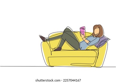 Single one line drawing young woman laying on sofa and reading book at home. Female reading book. Self education, distance studying, relaxing concept. Continuous line draw design vector illustration