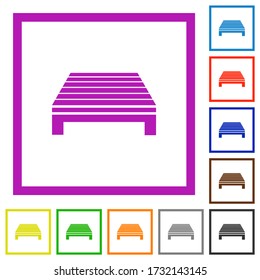 Iconos de color plano de paleta simple en marcos cuadrados sobre fondo blanco