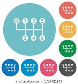 Seis velocidades cambio manual de engranajes iconos blancos planos en fondo de color redondo