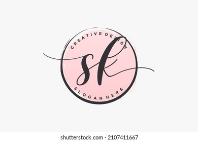 Logotipo de escritura a mano SK con plantilla de círculo, firma vectorial, boda, moda, floral y botánica con plantilla creativa.