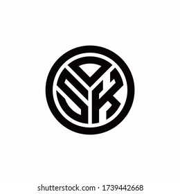 Logo de SK monograma con plantilla de diseño de contorno de círculo aislado en fondo blanco