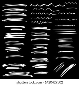 Esbozar trazos de pincel, subrayado, énfasis, líneas, conjunto de ondas. Elementos de diseño aislados en fondo negro 