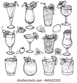 Esboza cócteles, bebidas alcohólicas. Ilustración vectorial dibujada a mano. Martini, sangrienta margarita, tequila, cosmopolita, mojito, pina colada, whisky, margarita, jugo, batido de leche y otros.