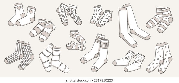 Calcetines de sketch. Prendas de vestir de moda para hombres, mujeres y niños. medias cortas, largas y estampadas para piernas y pies en línea de arte. Colección lineal vectorial aislada en fondo blanco