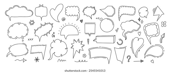 Esboçar balão de fala. Adesivos de mensagem de doodle desenhados à mão, notas de tinta de rabisco à mão e bolhas de rabisco grunge. Conjunto isolado do vetor.
