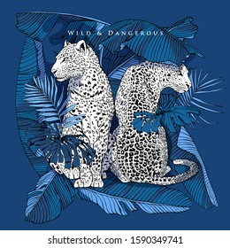 Dibujo de un leopardo de dos sentadas en una palmera azul exótica, plátano, hojas de monstera. Salvaje y peligroso - cita con letras. Composición en pantalones T, impresión de estilo dibujado a mano. Ilustración vectorial.