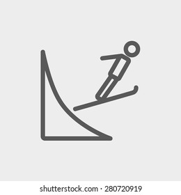 Salto de esquí en la línea delgada del icono del aire para web y móvil, moderno diseño minimalista plano. Icono vector de gris oscuro sobre fondo gris claro.