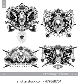 Totenkopf-Vorderansicht mit Vintage-Waffe, Kranz, Marine-Elemente. Set von Vintage- und nautischen Bannern auf Weiß