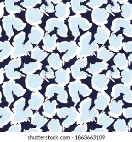 Fondo de patrón de trazos de pincel azul cielo adecuado para impresiones de moda, gráficos, fondos