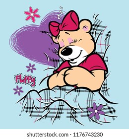 El tierno oso dormido tiene una cinta roja alrededor de una almohada con forma de corazón morado, una manta con motivos de tela y flores sobre fondo azul. Ilustración vectorial.