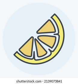 Sliced-orange-Symbol im trendigen Farbkombinationsstil einzeln auf hellblauem Hintergrund