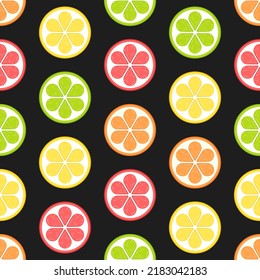 Trozos de limón, lima, pomelo y naranja sobre fondo negro. Patrón veloz. Lo mejor para textiles, papel pintado, decoración casera, papel envolvente, paquete y diseño web.