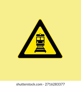 Señal de advertencia de tráfico resbaladiza cuando está mojado que alerta a los conductores de la tracción reducida de la carretera durante la lluvia. Concepto de precaución en seguridad vial y transporte.