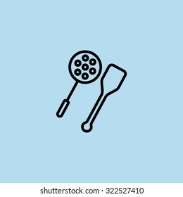 slotted spoon and a wooden spatula for frying icon
