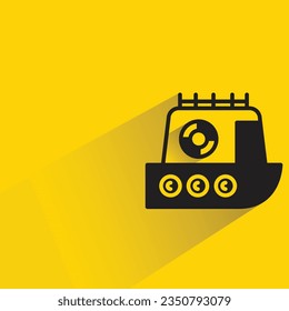 barco pequeño con sombra en el fondo amarillo