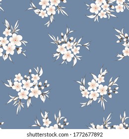flores vectoriales de crema pequeña deja un patrón de racimo en fondo azul