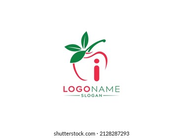 Logotipo de letra pequeña i en manzana fresca con hojas verdes, logotipo de letra i y forma vectorial de manzana de fruta natural