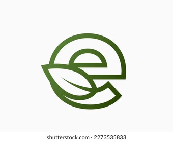 letra pequeña e con hoja. logotipo ecológico creativo. símbolo ecológico, ecológico y medioambiental. imagen vectorial aislada