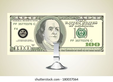 Kleiner Schreibtisch mit 100 US-Dollar-Banknote 