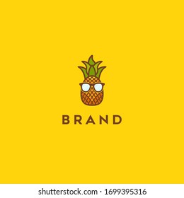 vector de logotipo inteligente de piña nerd divertido 