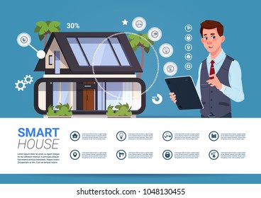 Concepto de administración de Smart Home con dispositivo de Tablet con soporte para hombre