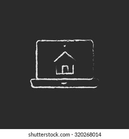 Tecnología de la casa inteligente dibujada a mano en tiza sobre un icono blanco vector de pizarra aislado en un fondo negro.