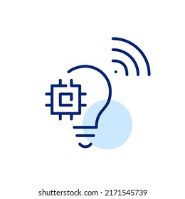 Bombilla inteligente. Dispositivo eléctrico equipado con chip de CPU IOT. Icono de línea de dibujo de píxeles perfecto, modificable